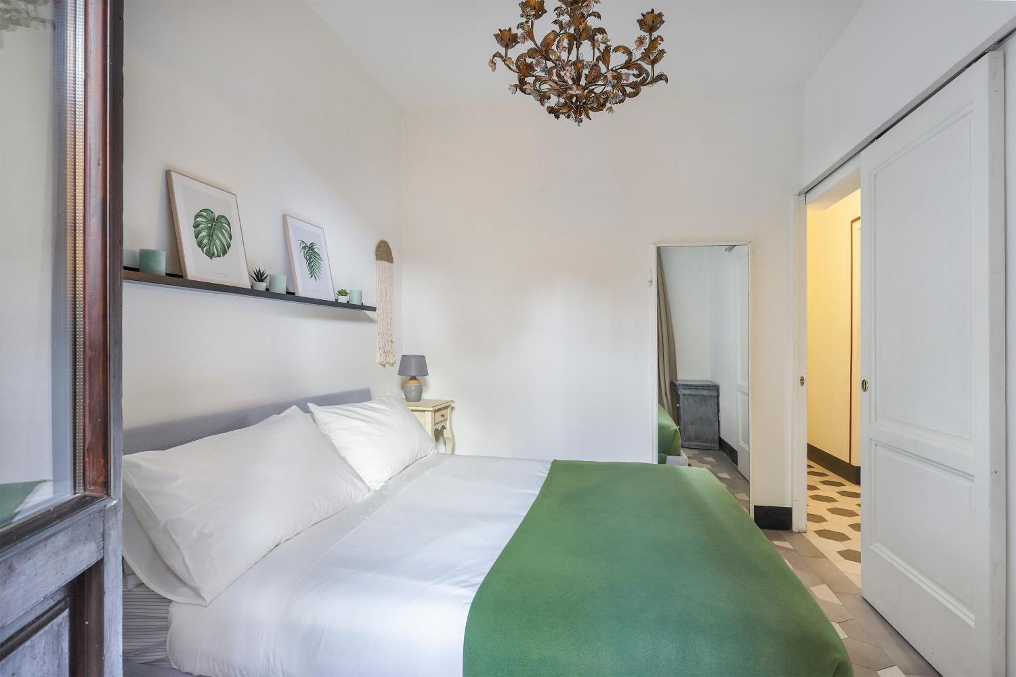 One-bedroom With Patio * Florencia