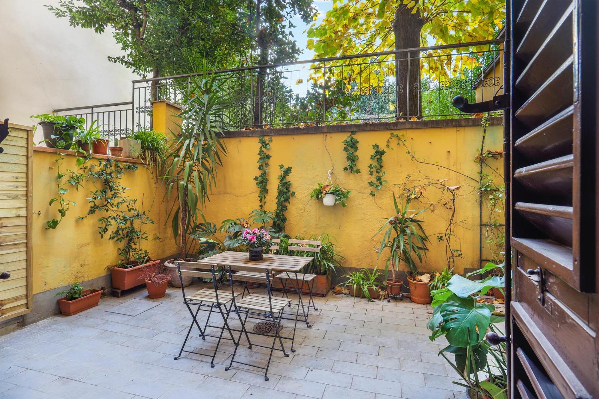 One-bedroom With Patio Florencia